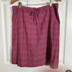Eddie Bauer rayon skirt, size Med. Tall, pink ditsy pattern, pockets, lightwt.